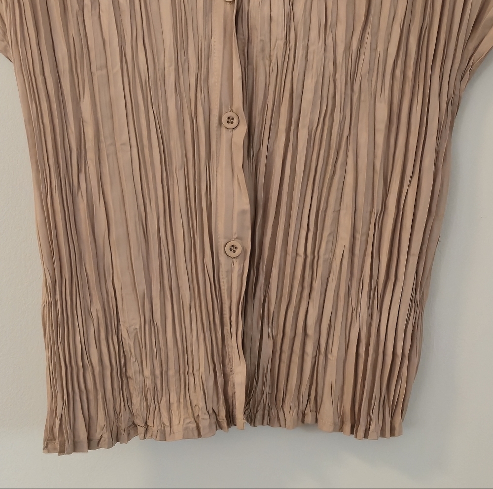 Bellissima XL Tan Micro Pleated Crinkle Button Up Coastal Minimalist Top - Picture 2 of 14